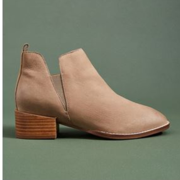 Seychelles Shoes - NWOT Anthropologie Seychelle's Tan Chelsea booties